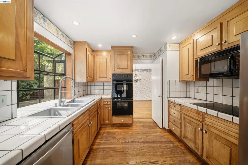 1721 Beachwood Way Pleasanton, CA 94566