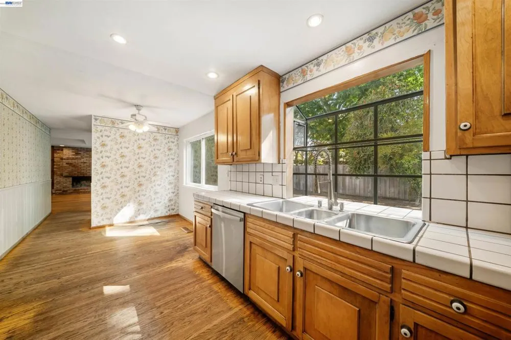 1721 Beachwood Way Pleasanton, CA 94566