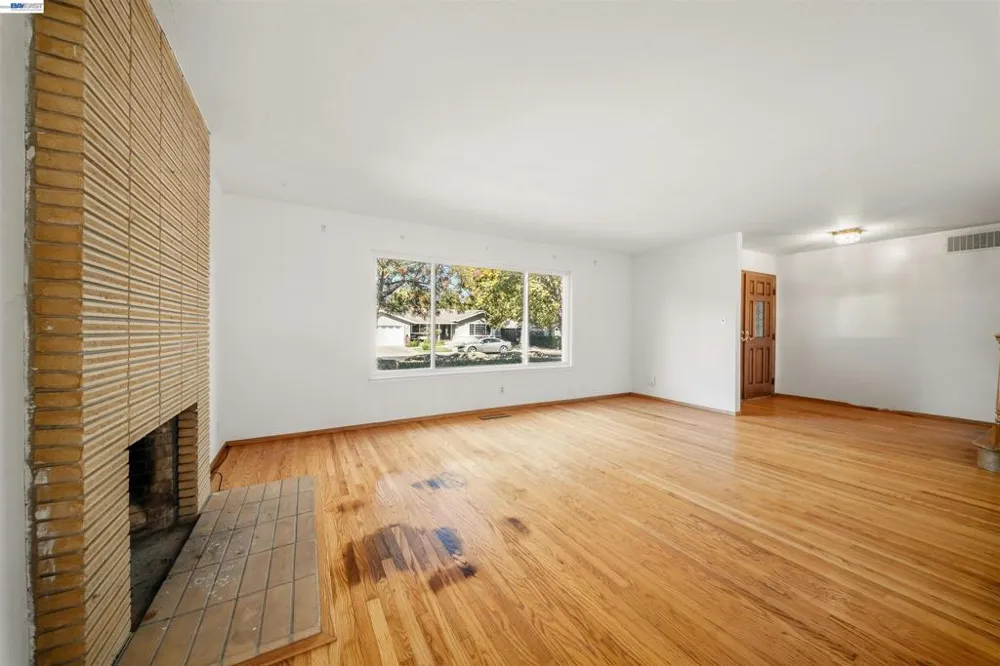 1721 Beachwood Way Pleasanton, CA 94566