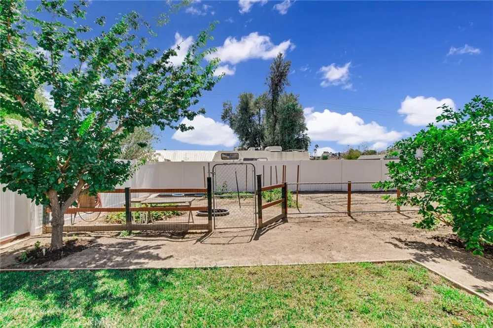 33745 Bethel Avenue Hemet, CA 92545