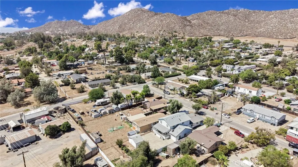 33745 Bethel Avenue Hemet, CA 92545