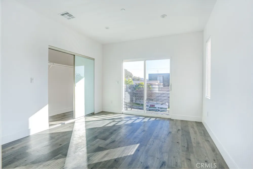 11639 Burbank #1/2 North Hollywood, CA 91601