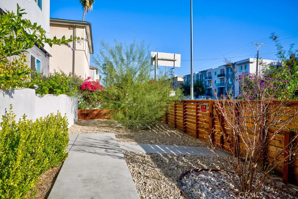 11639 Burbank #1/2 North Hollywood, CA 91601