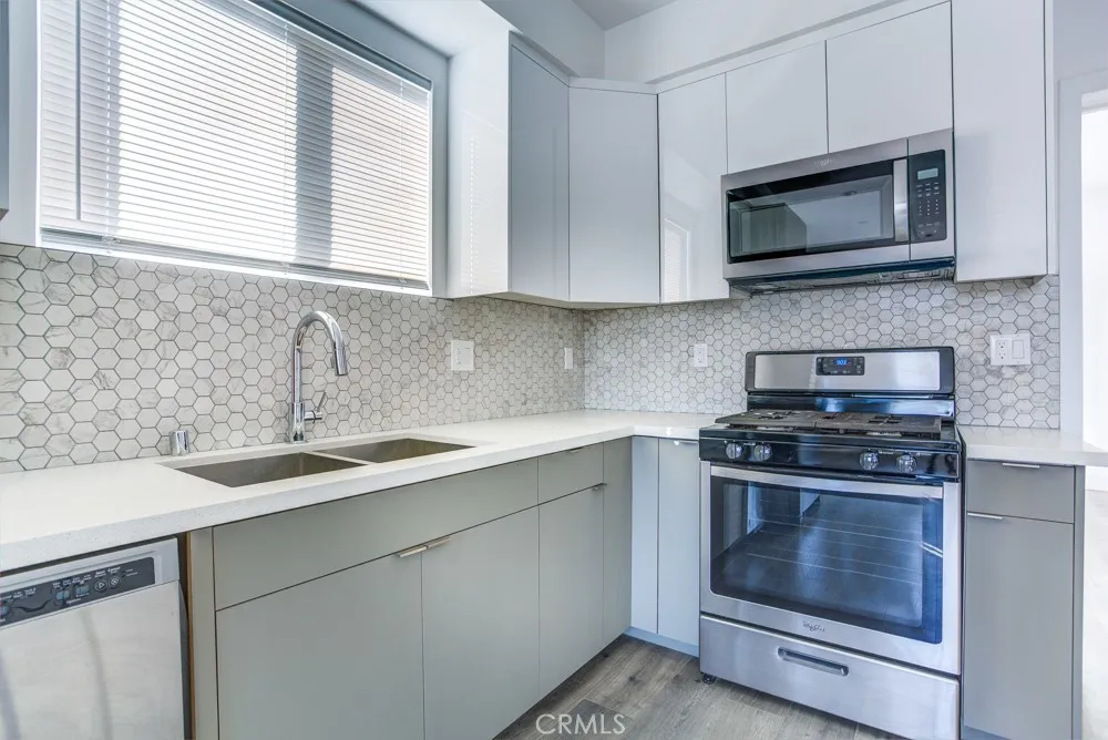 11639 Burbank #1/2 North Hollywood, CA 91601