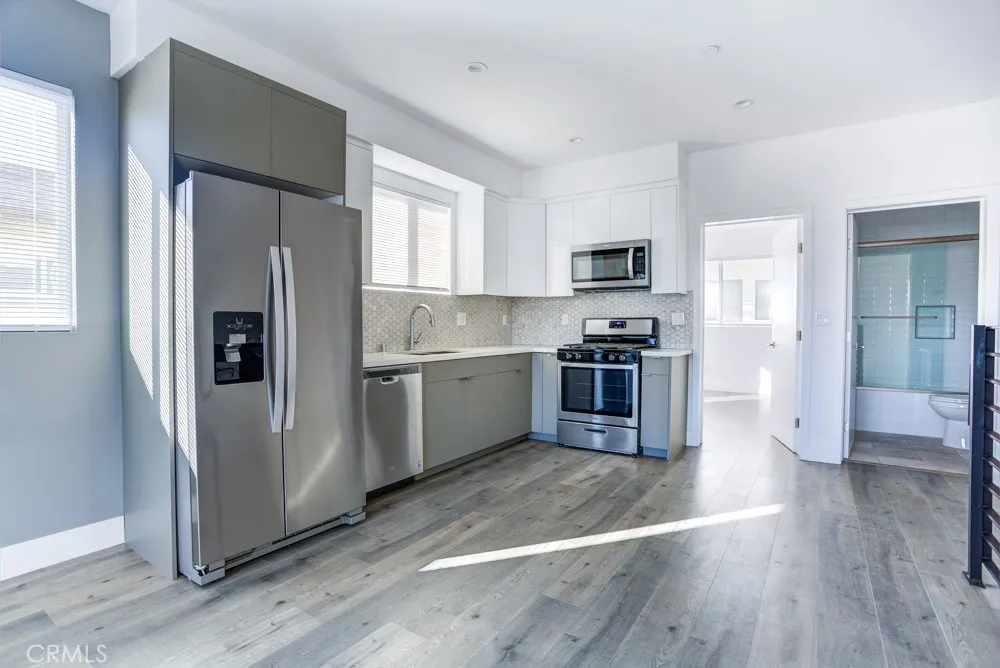 11639 Burbank #1/2 North Hollywood, CA 91601