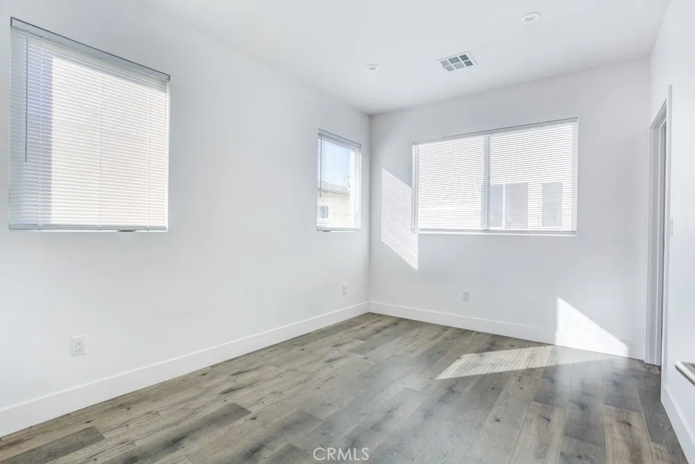 11639 Burbank #1/2 North Hollywood, CA 91601