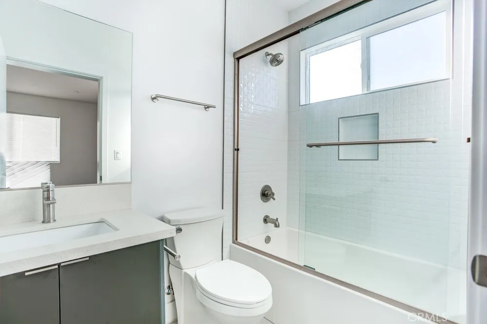 11639 Burbank #1/2 North Hollywood, CA 91601