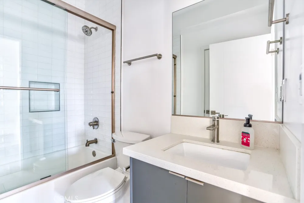11639 Burbank #1/2 North Hollywood, CA 91601
