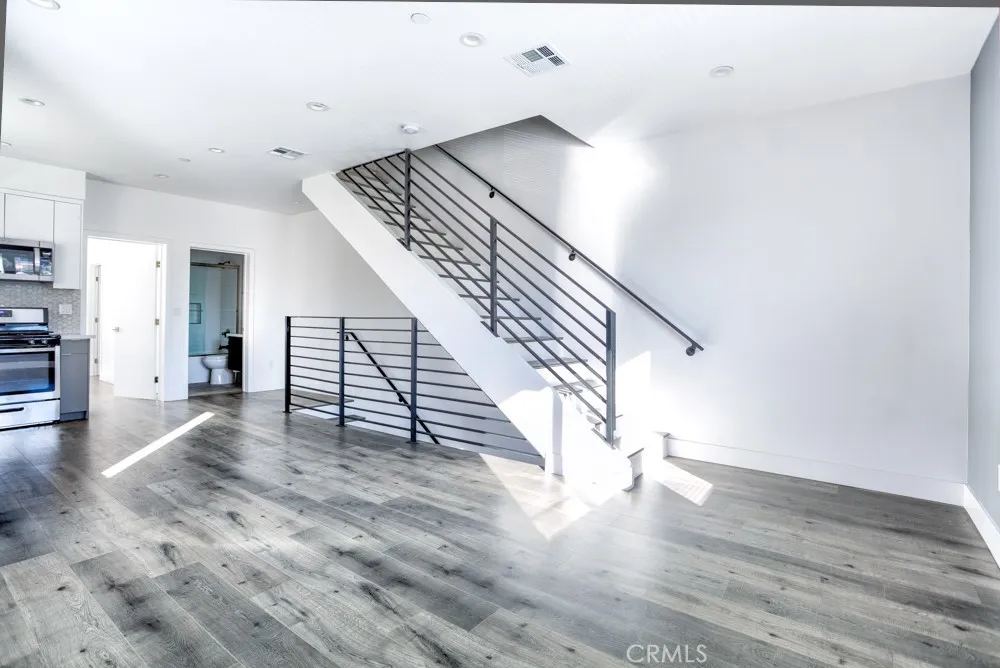 11639 Burbank #1/2 North Hollywood, CA 91601