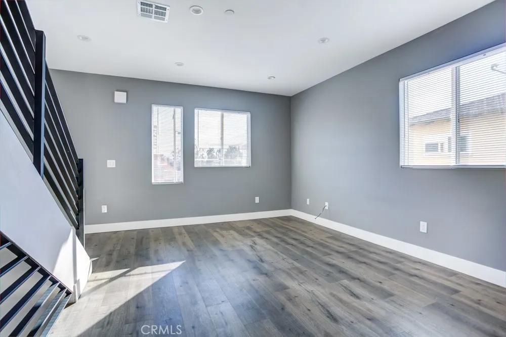 11639 Burbank #1/2 North Hollywood, CA 91601