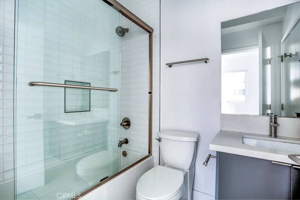 11639 Burbank #1/2 North Hollywood, CA 91601