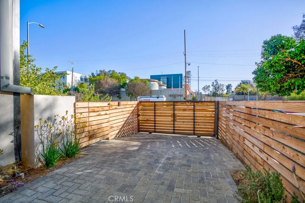 11639 Burbank #1/2 North Hollywood, CA 91601