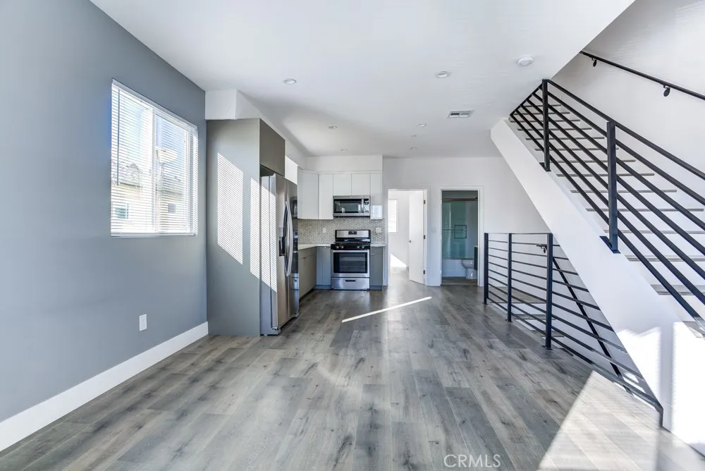 11639 Burbank #1/2 North Hollywood, CA 91601