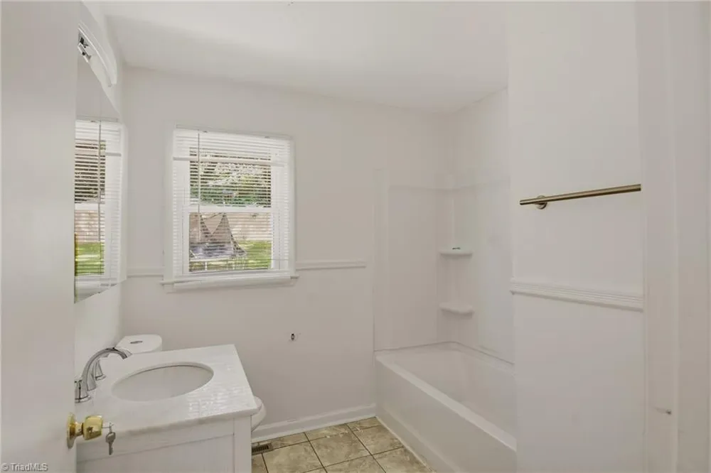 1602 Crystal Lane Greensboro, NC 27403