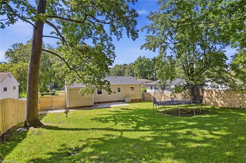 1602 Crystal Lane Greensboro, NC 27403