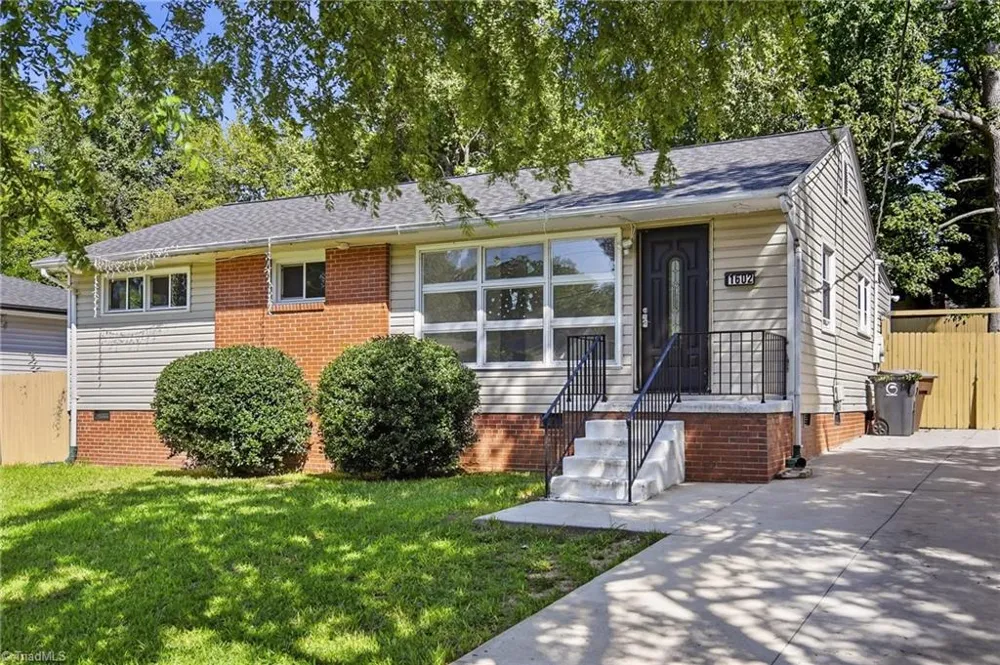 1602 Crystal Lane Greensboro, NC 27403