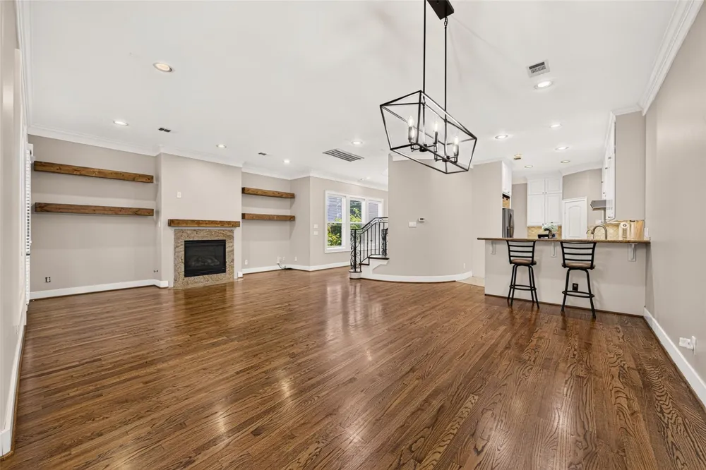 2816 Mcculloch Circle Houston, TX 77056