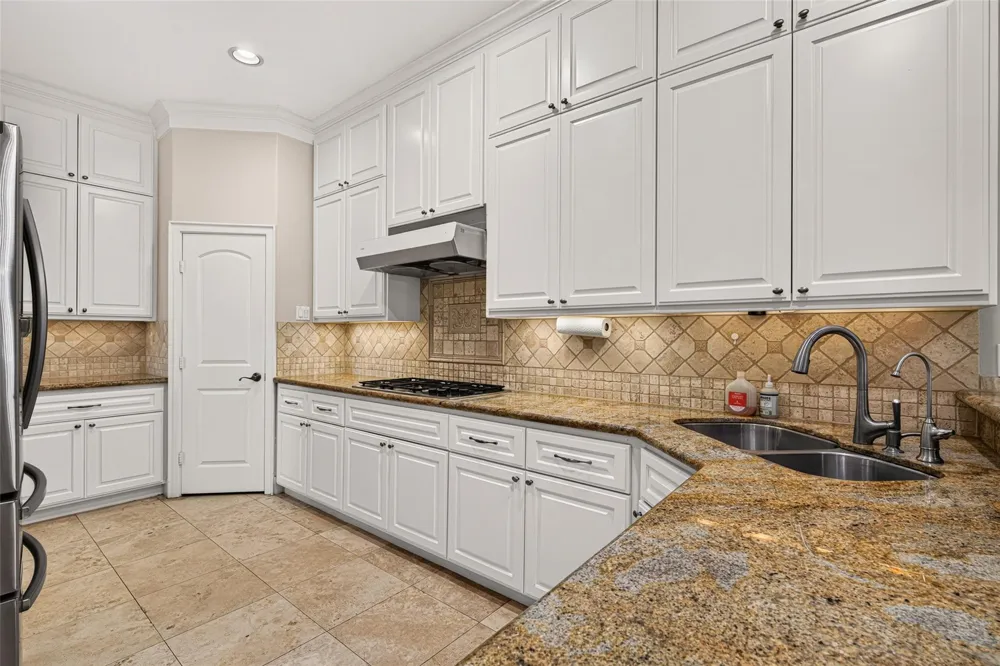 2816 Mcculloch Circle Houston, TX 77056