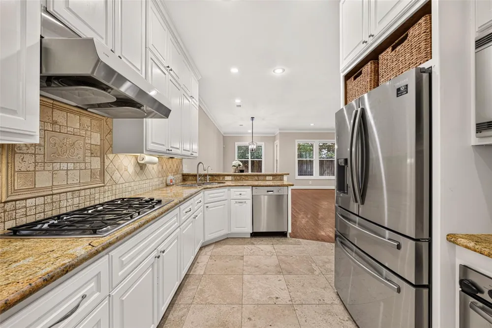 2816 Mcculloch Circle Houston, TX 77056
