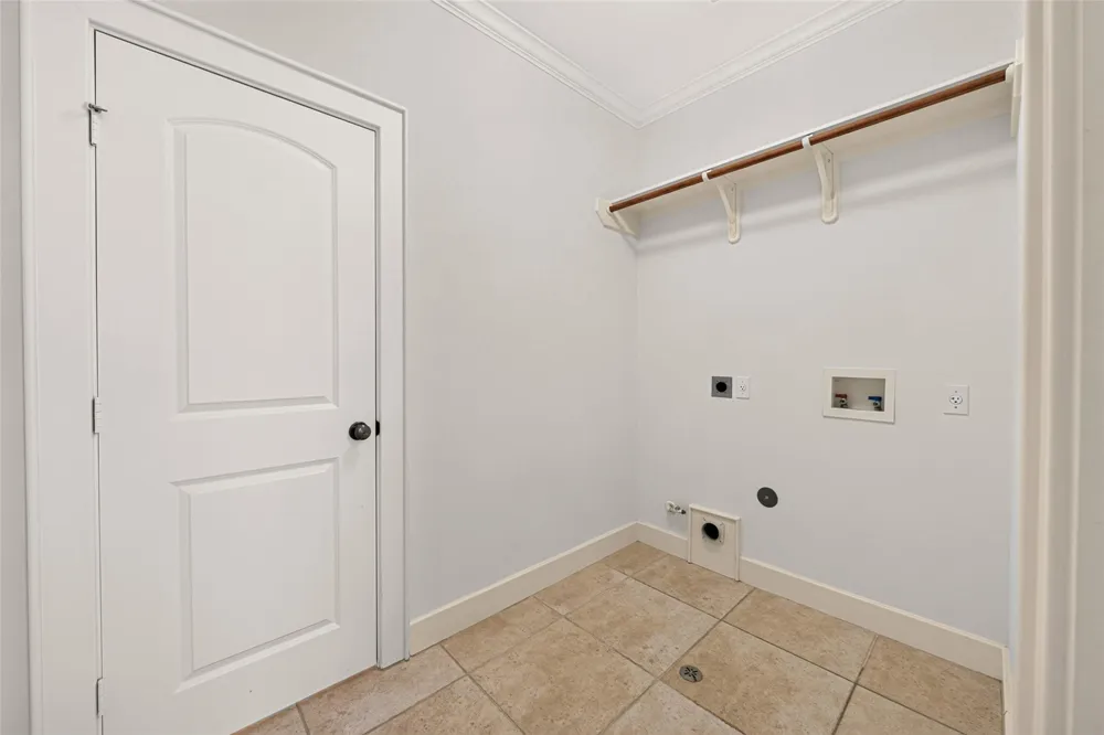 2816 Mcculloch Circle Houston, TX 77056