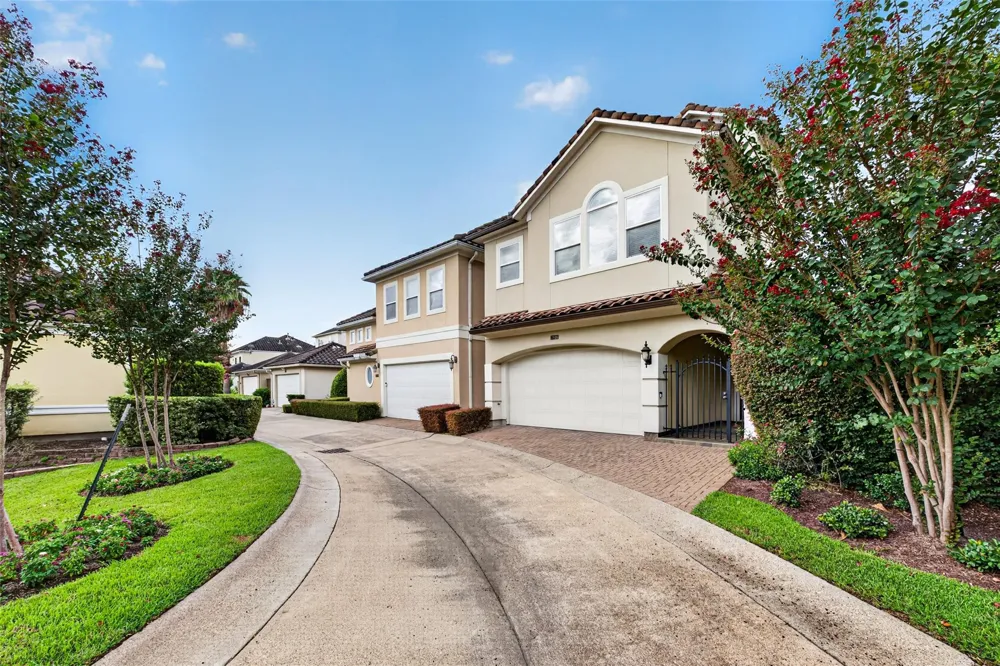 2816 Mcculloch Circle Houston, TX 77056