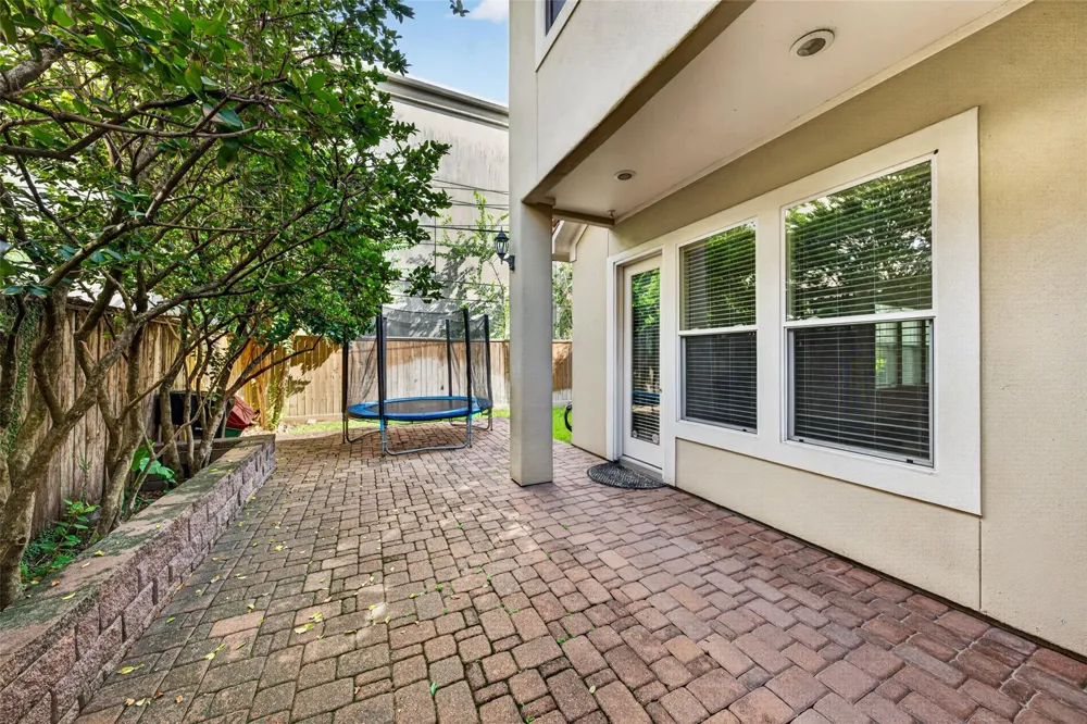 2816 Mcculloch Circle Houston, TX 77056