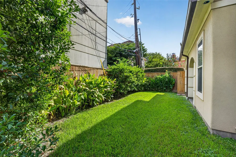 2816 Mcculloch Circle Houston, TX 77056