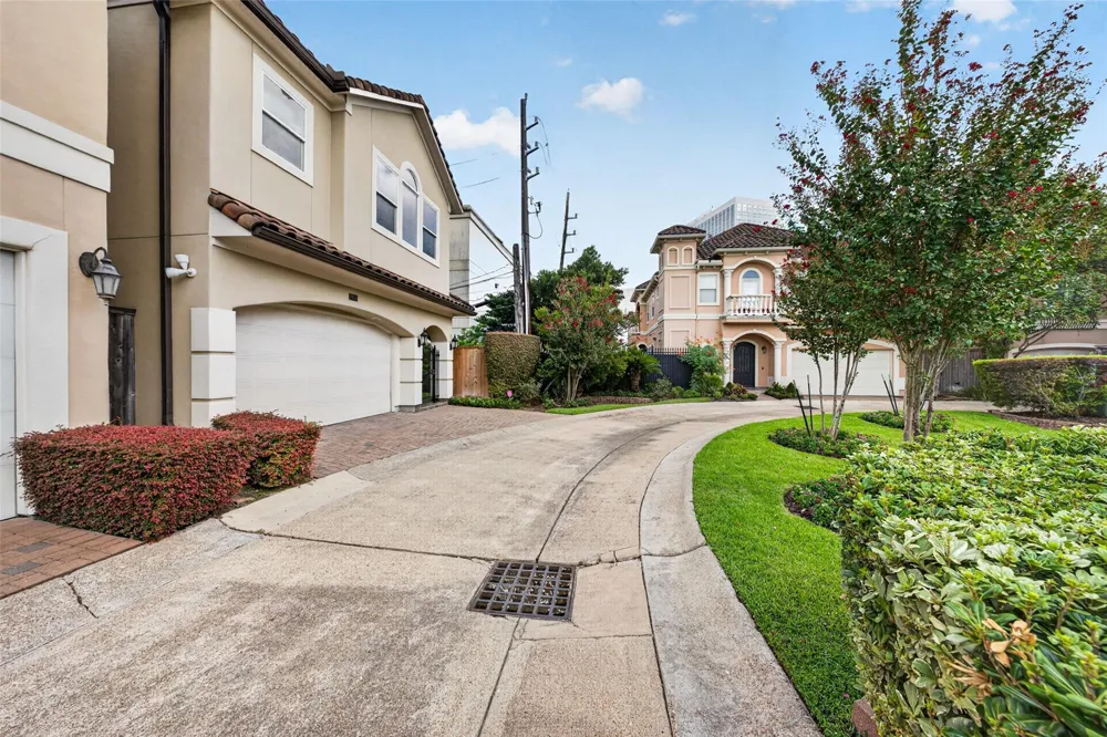 2816 Mcculloch Circle Houston, TX 77056