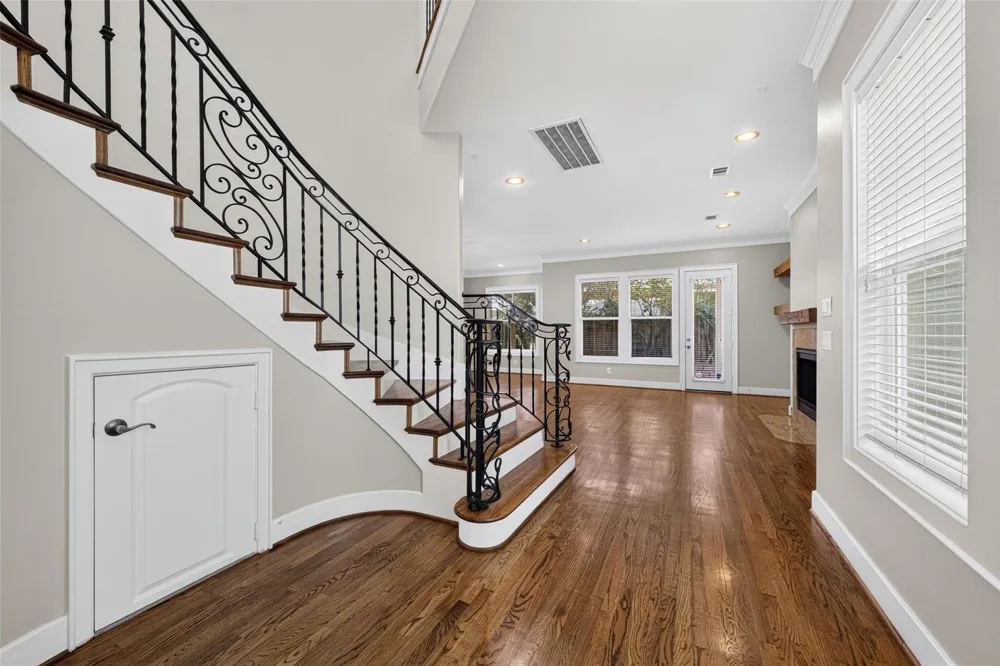 2816 Mcculloch Circle Houston, TX 77056
