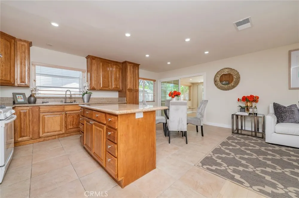 545 E Spruce St Ontario, CA 91761