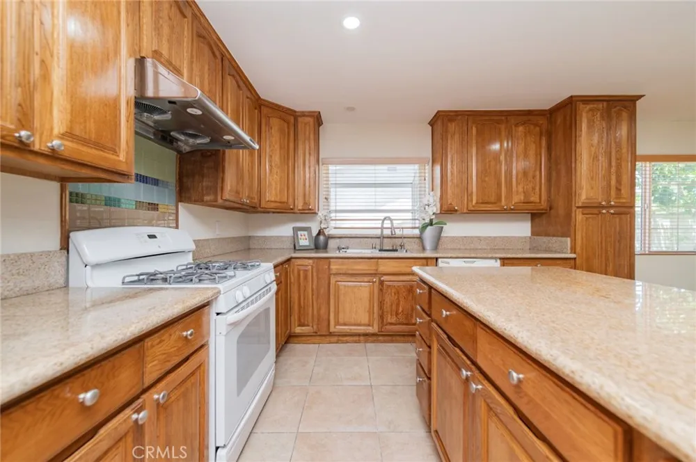 545 E Spruce St Ontario, CA 91761