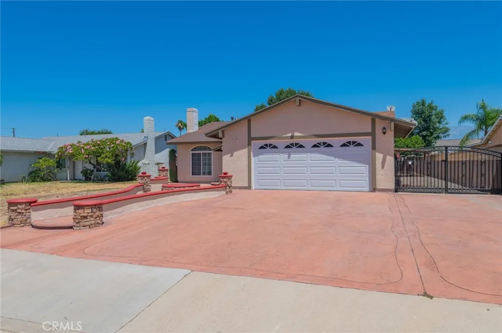 545 E Spruce St Ontario, CA 91761