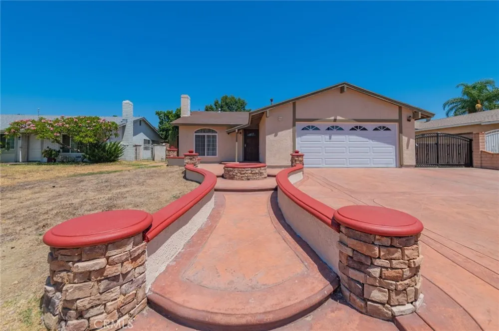545 E Spruce St Ontario, CA 91761