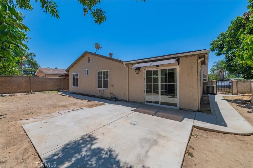545 E Spruce St Ontario, CA 91761