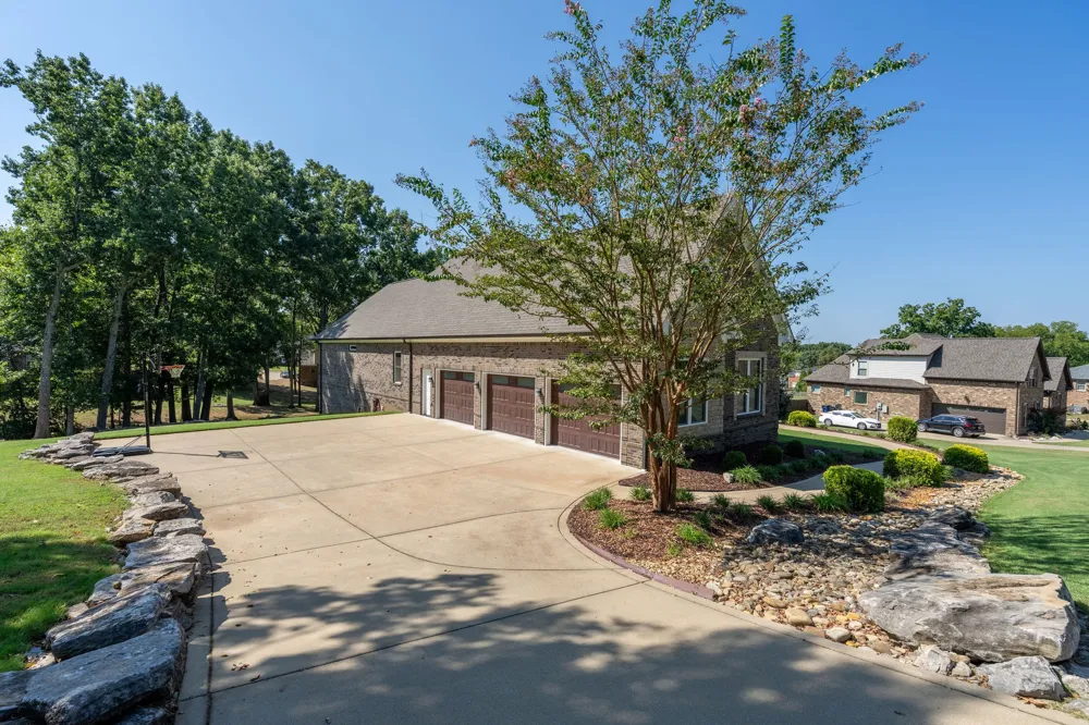 1725 Mayflower Dr Columbia, TN 38401