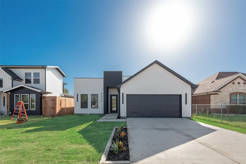 9324 Beckleycrest Avenue Dallas, TX 75232