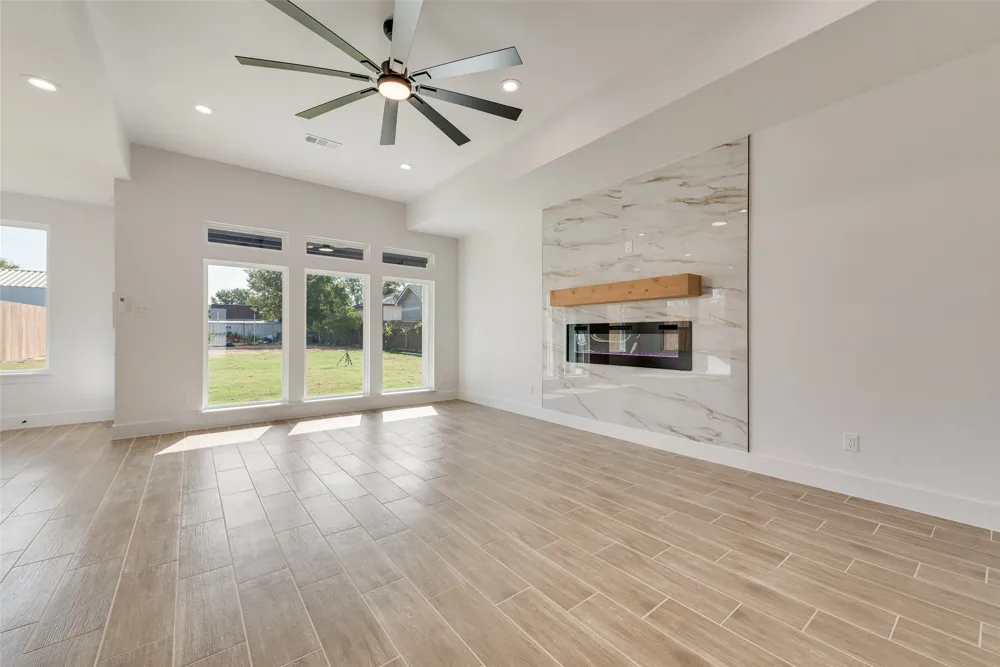 9324 Beckleycrest Avenue Dallas, TX 75232