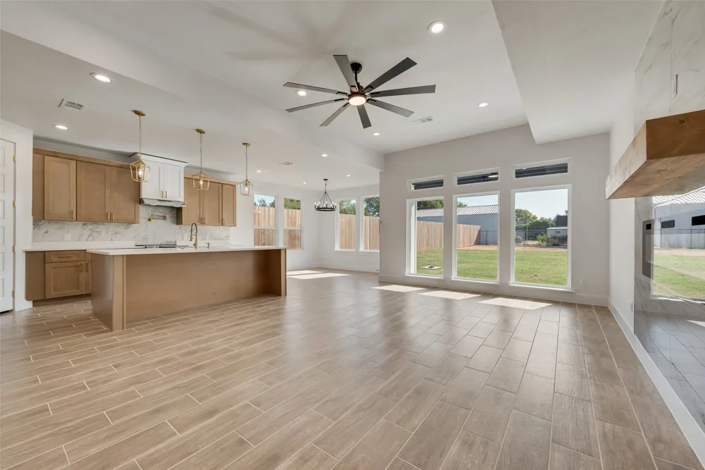 9324 Beckleycrest Avenue Dallas, TX 75232