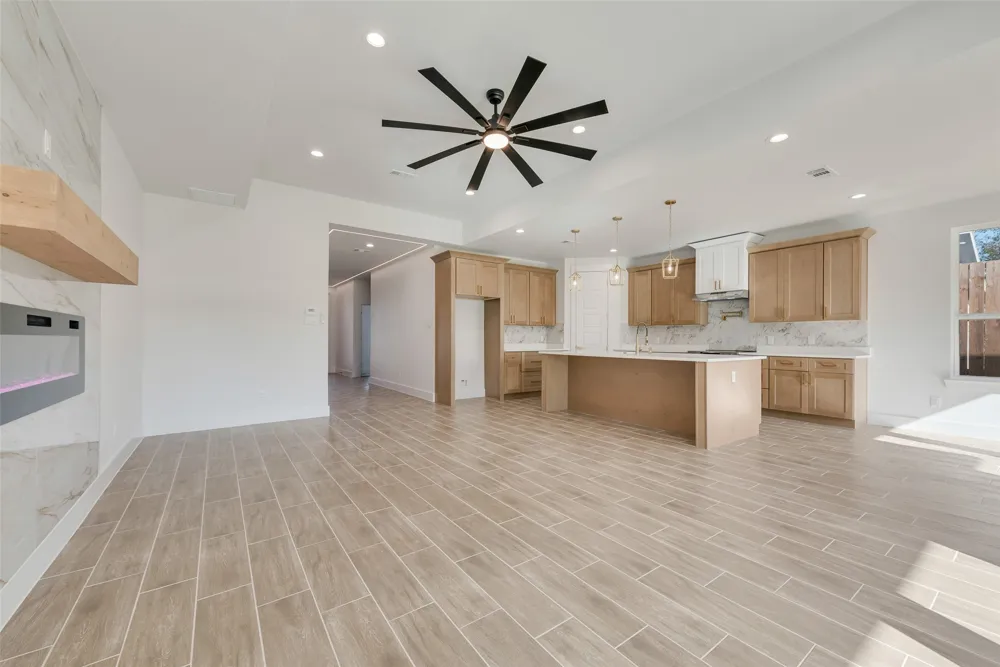 9324 Beckleycrest Avenue Dallas, TX 75232