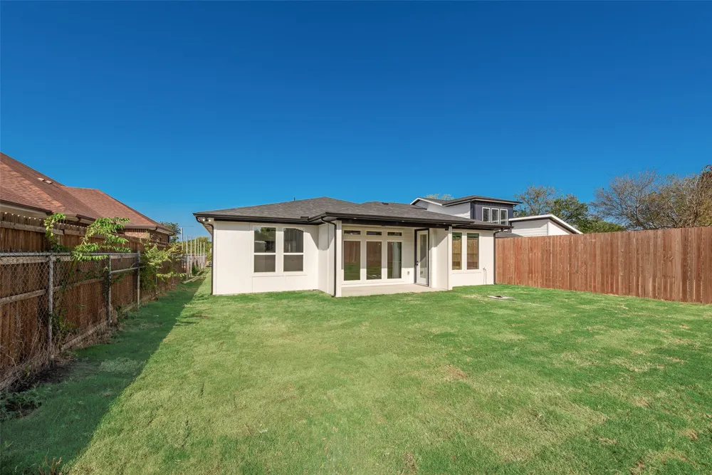 9324 Beckleycrest Avenue Dallas, TX 75232