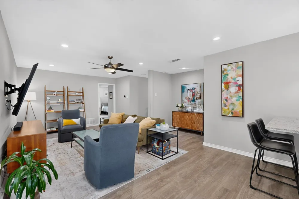 8632 Kingspoint Drive Dallas, TX 75238