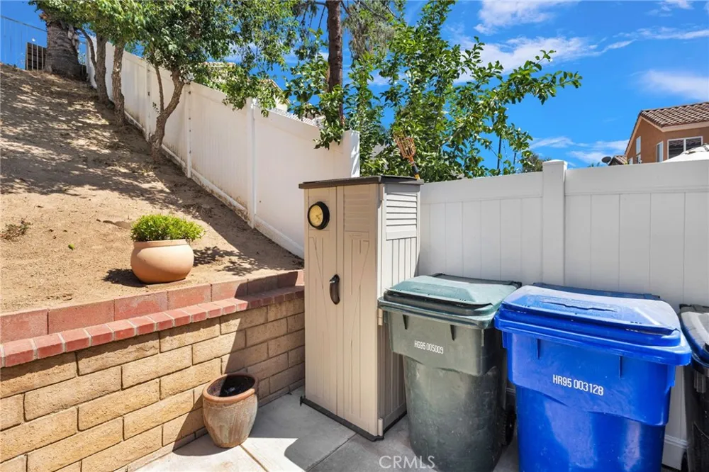 29398 Clear View Highland, CA 92346