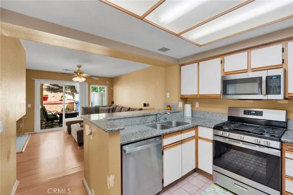 29398 Clear View Highland, CA 92346