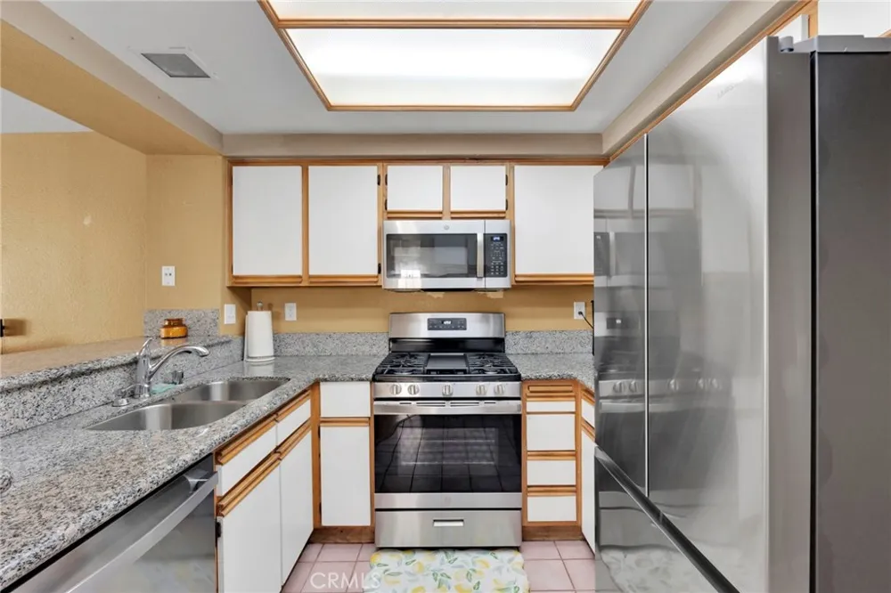 29398 Clear View Highland, CA 92346