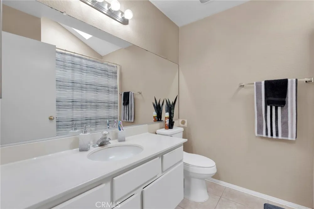 29398 Clear View Highland, CA 92346