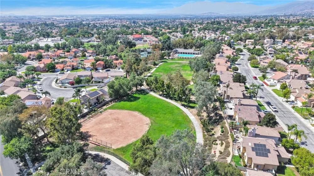 29398 Clear View Highland, CA 92346