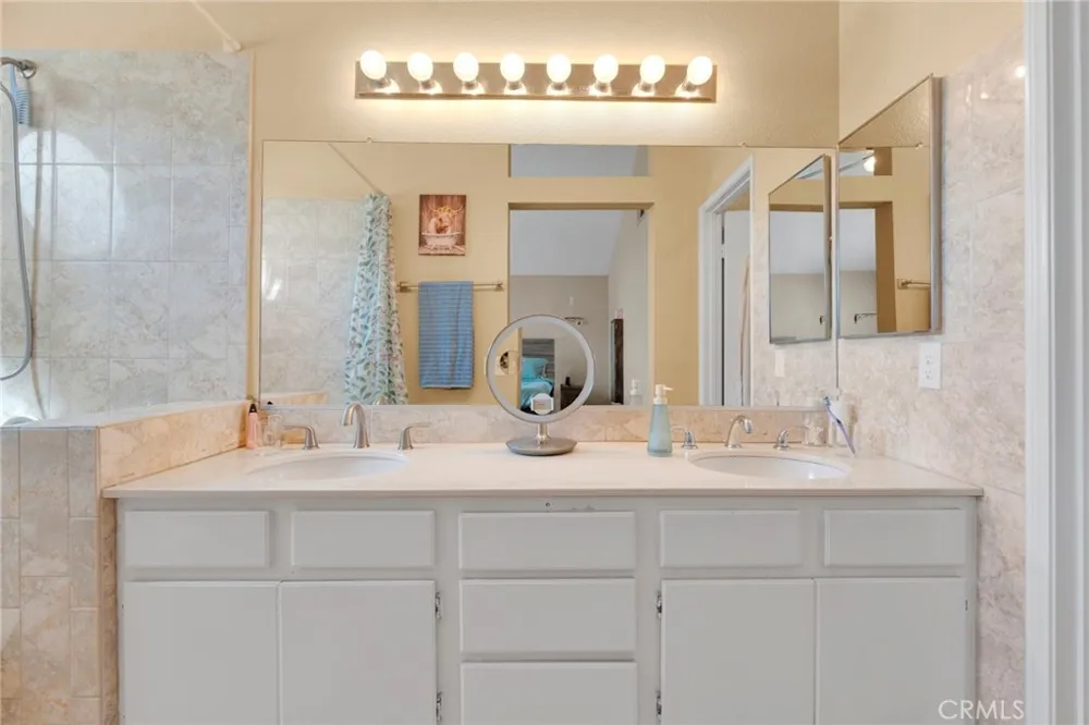 29398 Clear View Highland, CA 92346