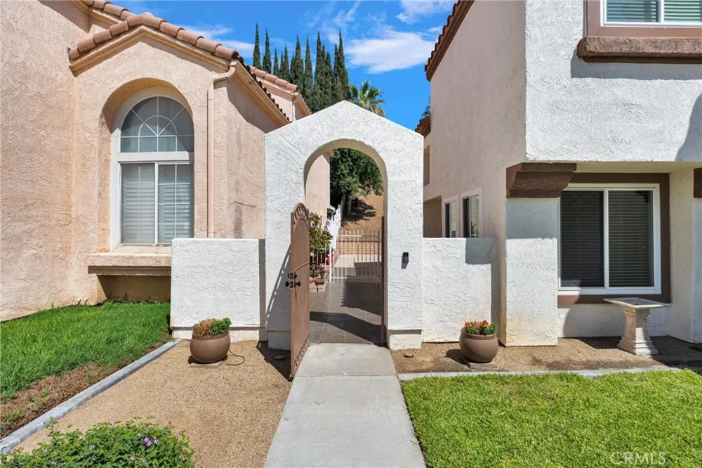 29398 Clear View Highland, CA 92346