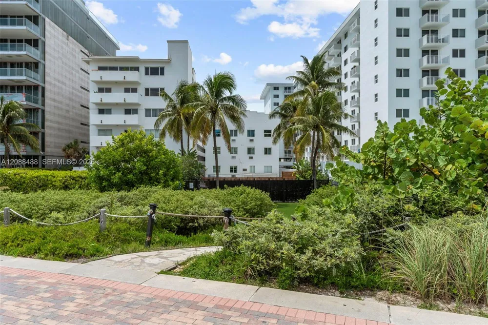 335 Ocean Dr #106 Miami Beach, FL 33139