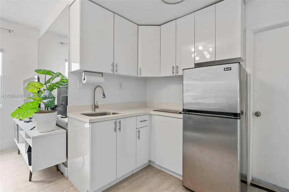 335 Ocean Dr #106 Miami Beach, FL 33139